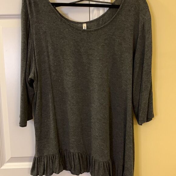 Simply Irresistible size 2X asymmetrical dark gray top - Picture 2 of 13